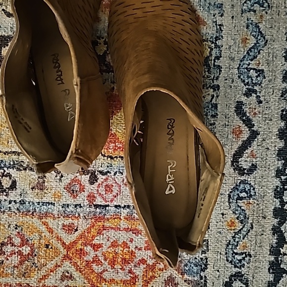 Dirty Laundry Peep Toe Sandals - Picture 2 of 5